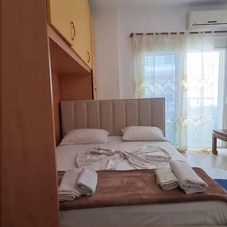 Small * Vlorë